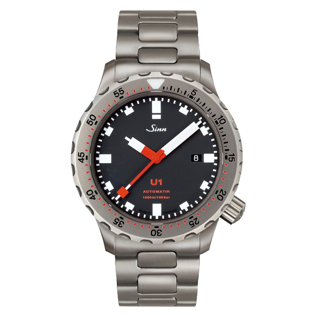 Grab Sinn U1 Watch – Closed Caseback for Maximum Waterproofing | waterproof seal, professional dive tool.