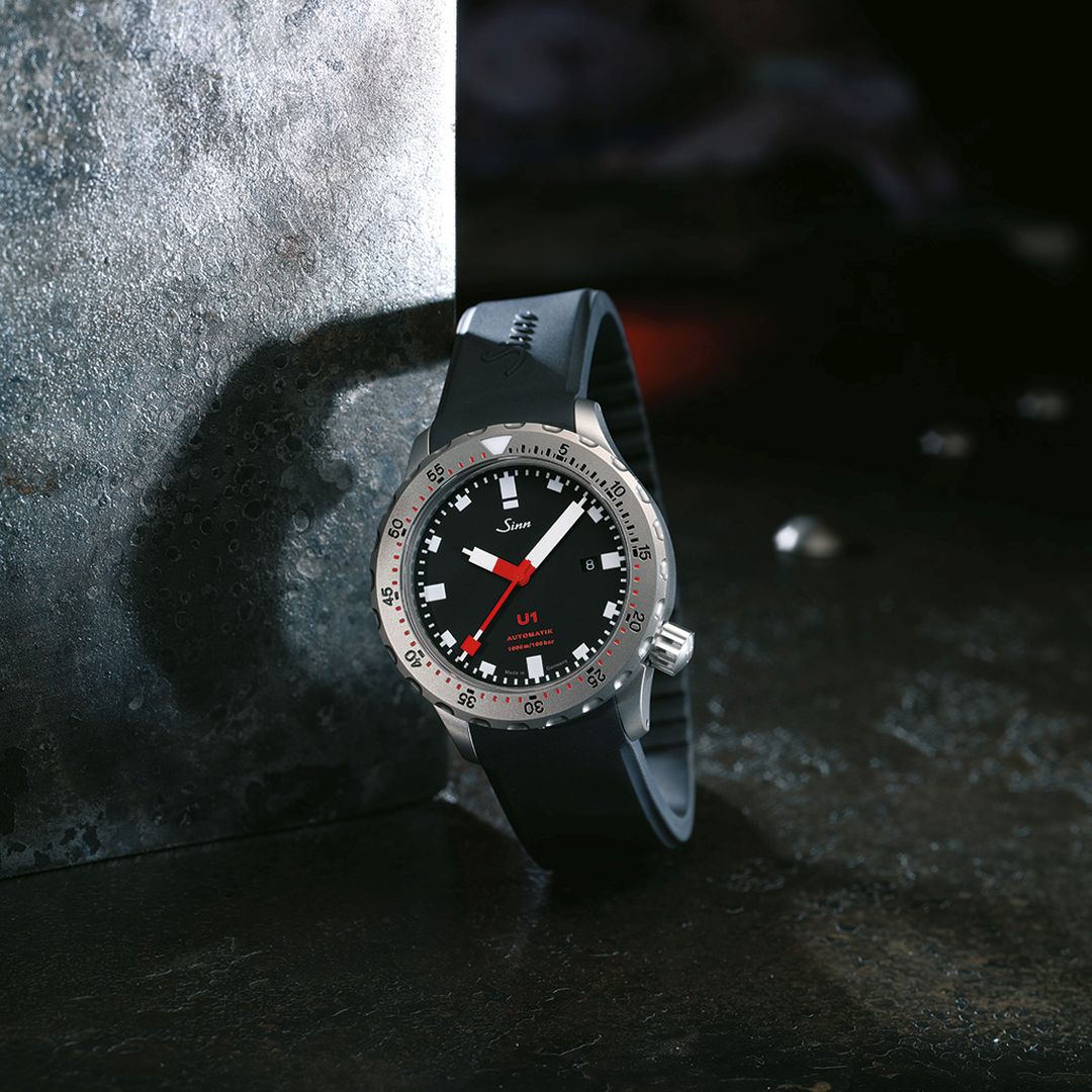 Swiss automatic watch, 25-jewel precision, high-grade movement.